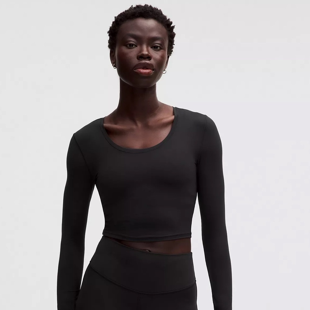 lululemon athletica Black Scoop Neck Long Sleeve Crop Top - size 6